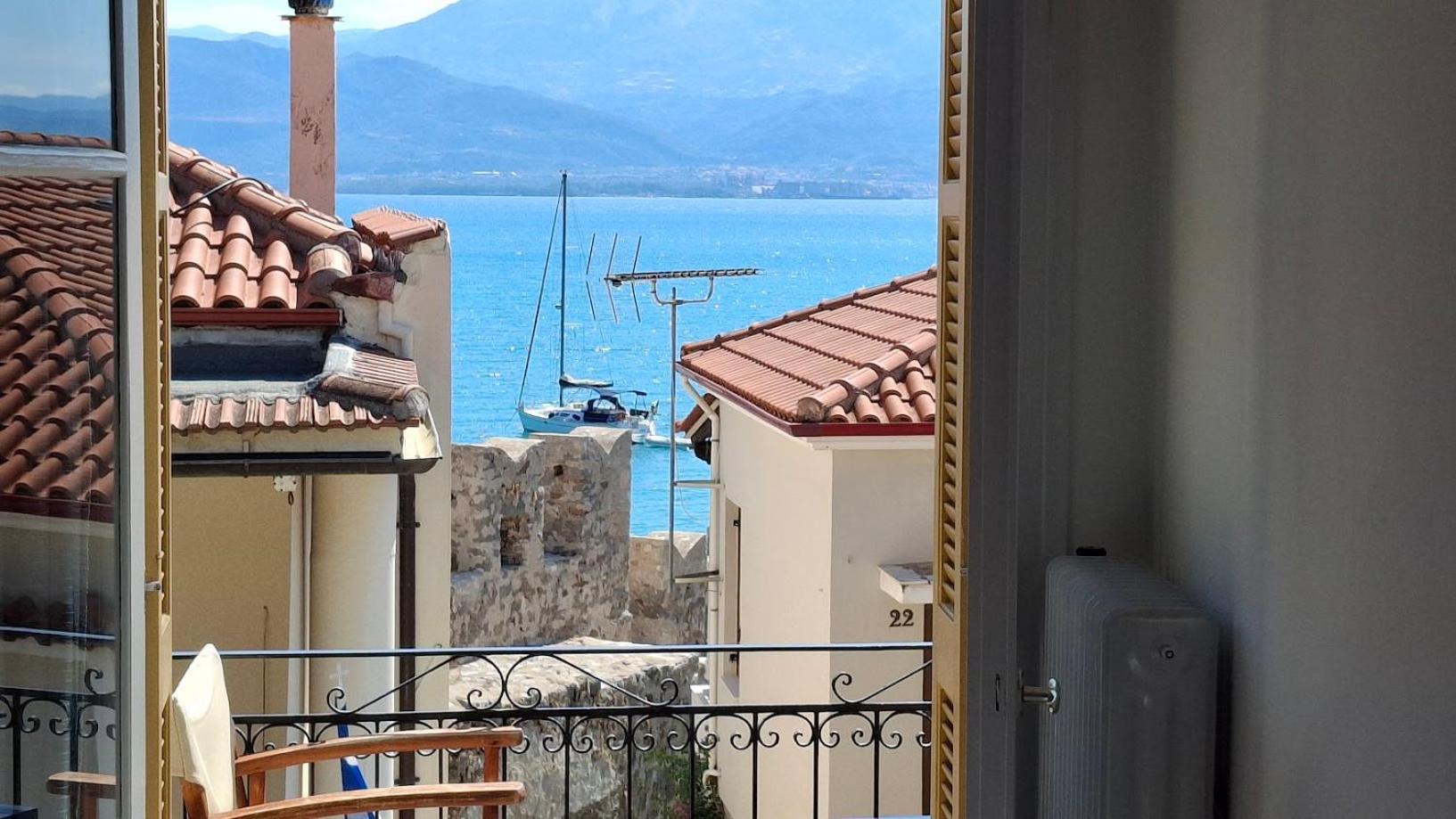 Nafpaktos Apartment And Studios In Port Esterno foto